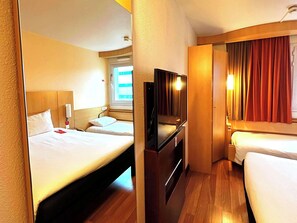 Double Room, Multiple Beds | Desk, soundproofing, iron/ironing board, free cribs/infant beds