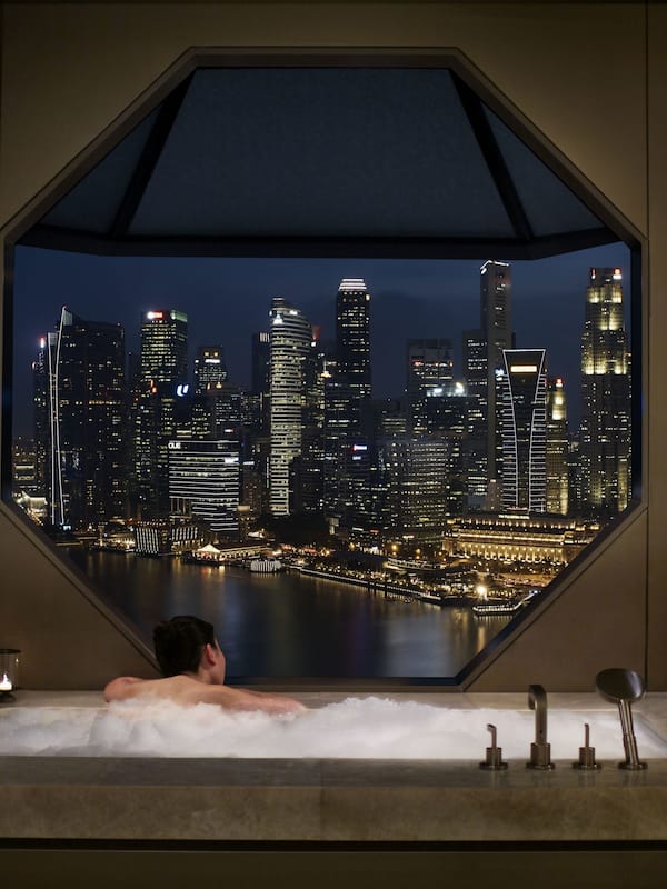 Separate tub and shower, deep soaking tub, rainfall showerhead