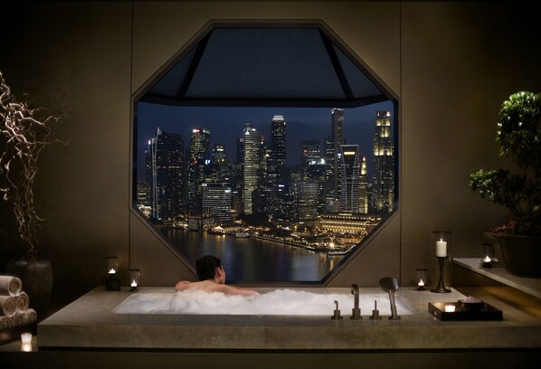 Separate bathtub and shower, deep-soaking bathtub, rainfall showerhead