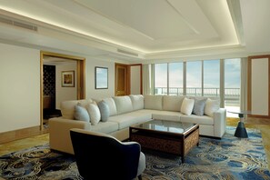 Suite – president, 1 kingsize-seng | Oppholdsområde | Flatskjerm-TV og leker