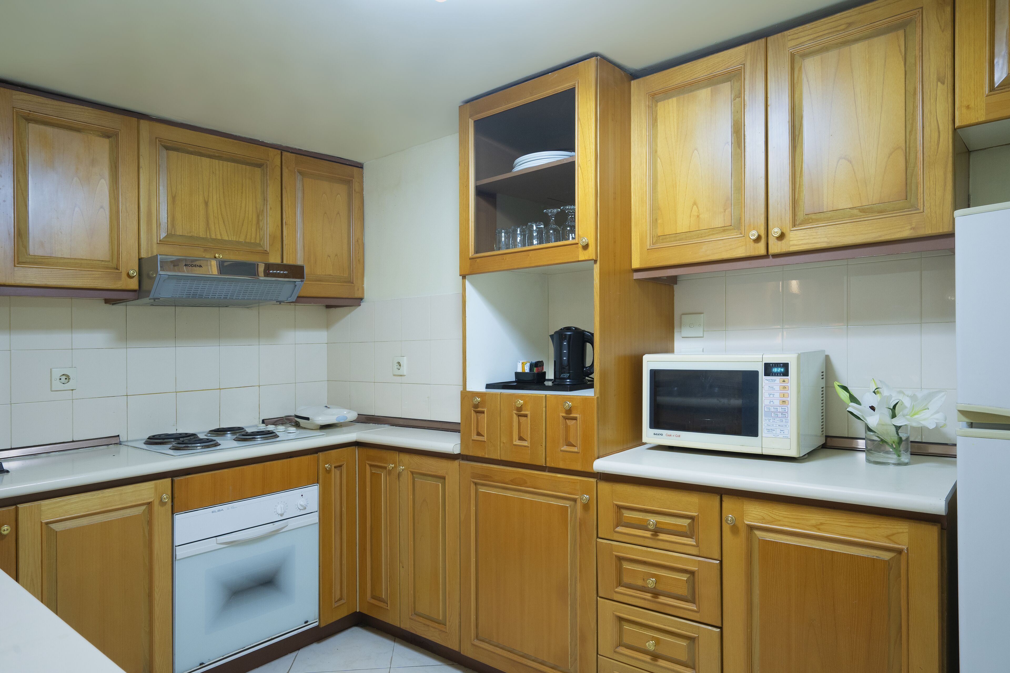 fridge, coffee/tea maker, electric kettle