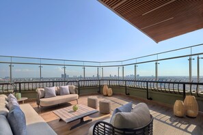 Club Suite, 2 Bedrooms, Non Smoking | Premium bedding, minibar, in-room safe, desk