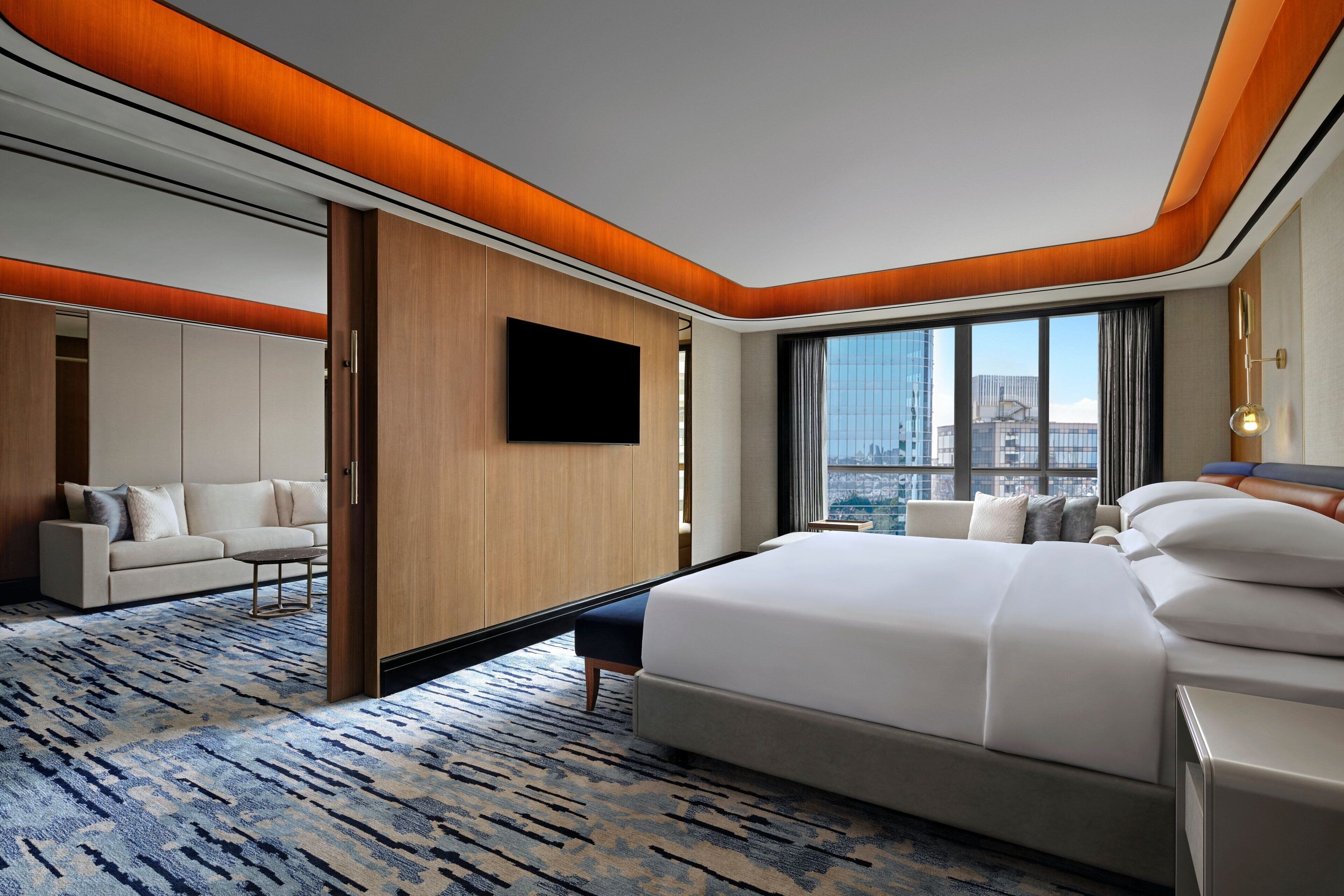 club suite, 2 bedrooms, non smoking | 1 bedroom, premium bedding, minibar, in-room safe