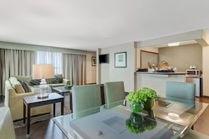 Premium bedding, pillow-top beds, in-room safe, desk - Crowne Plaza Houston Galleria Area by IHG (Houston)