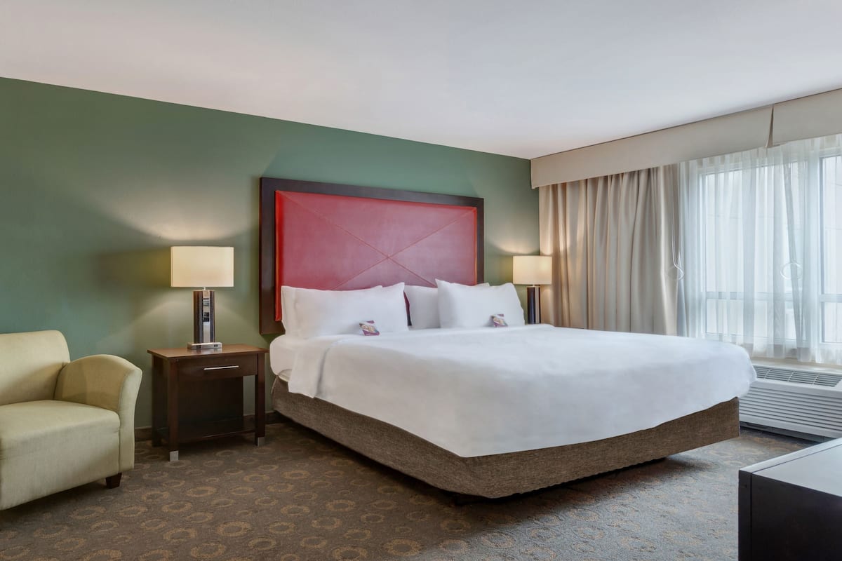1 bedroom, premium bedding, pillow-top beds, in-room safe
