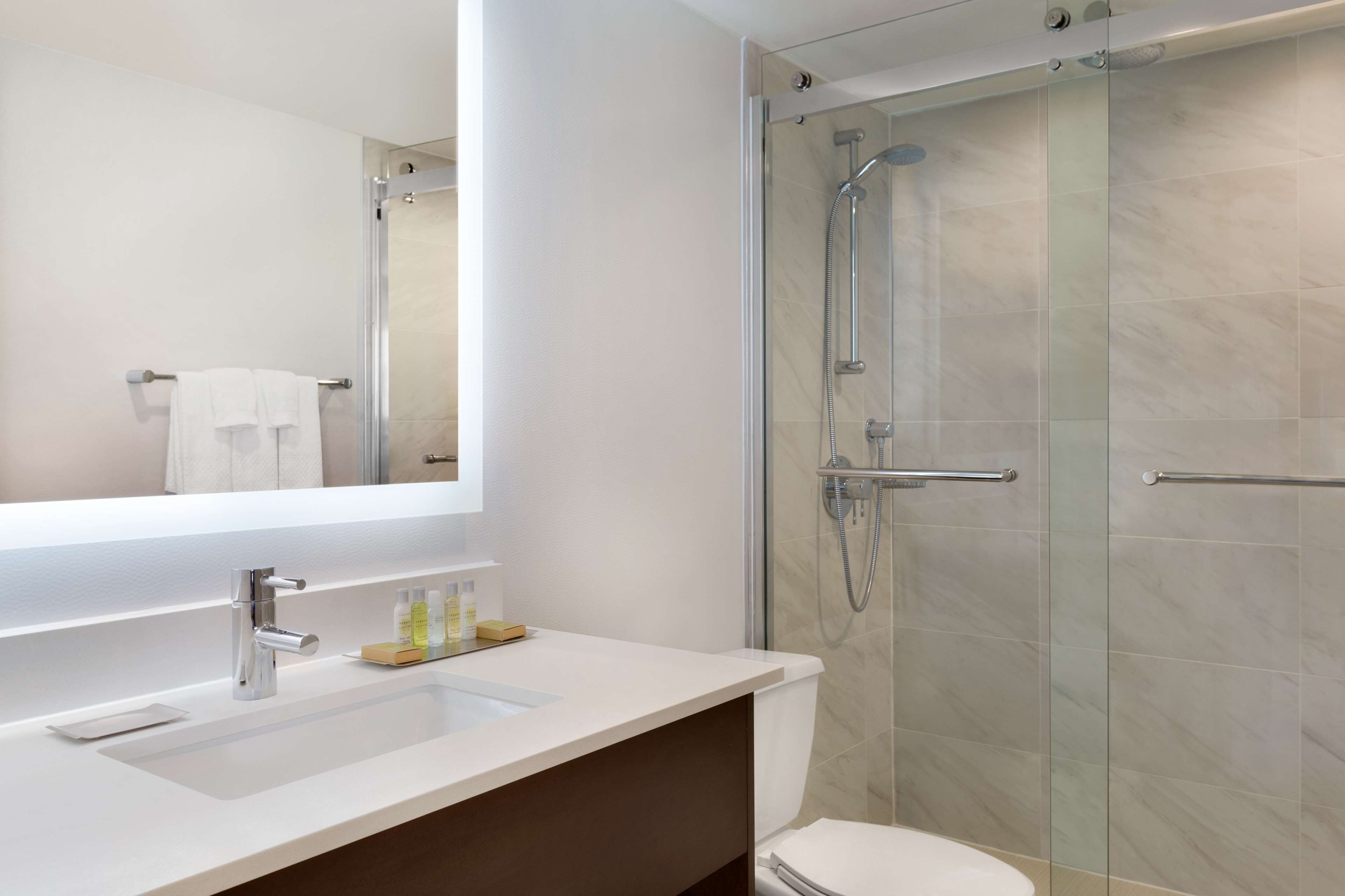 Photo - DoubleTree by Hilton Hotel Toronto Airport West