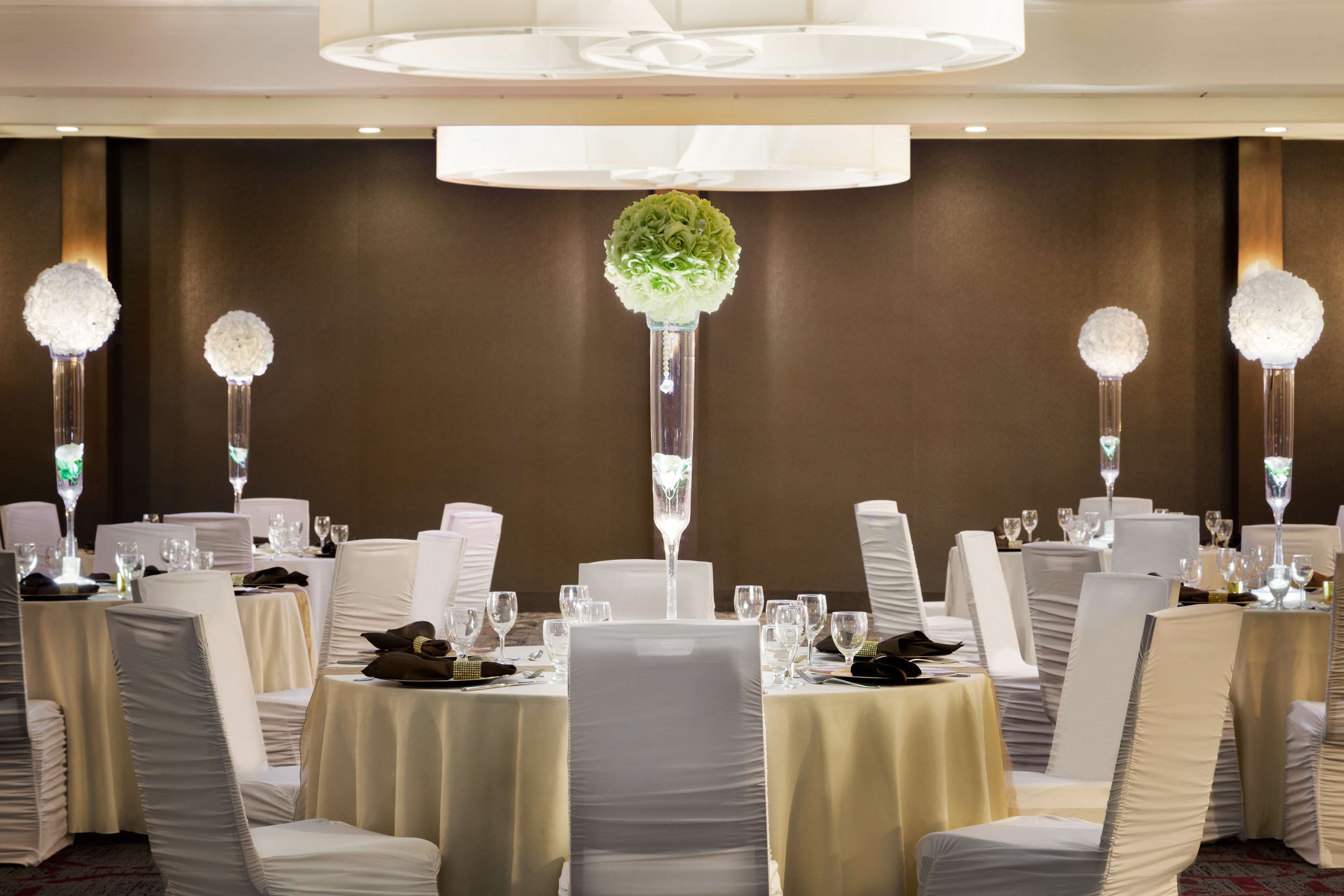 Photo - DoubleTree by Hilton Hotel Toronto Airport West