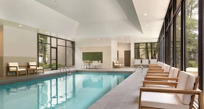 DoubleTree by Hilton Toronto Airport West