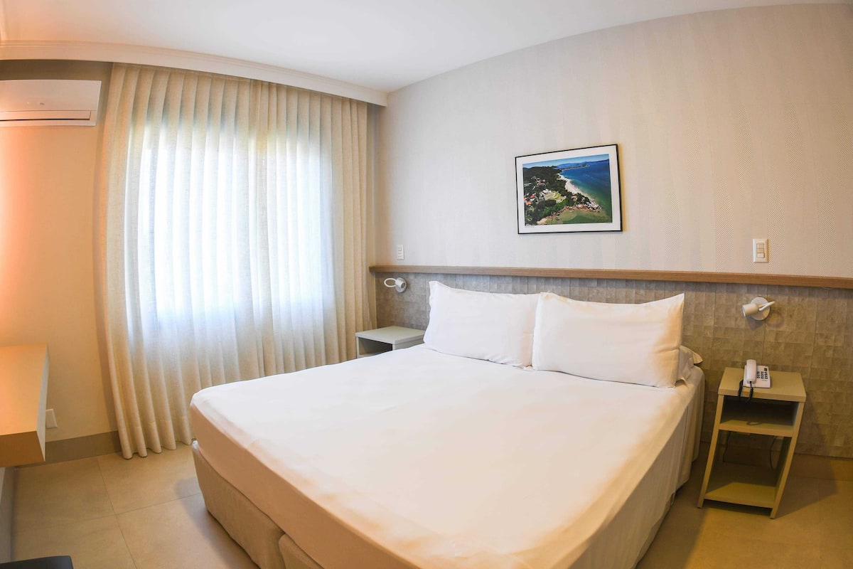 Free minibar items, in-room safe, free WiFi, bed sheets