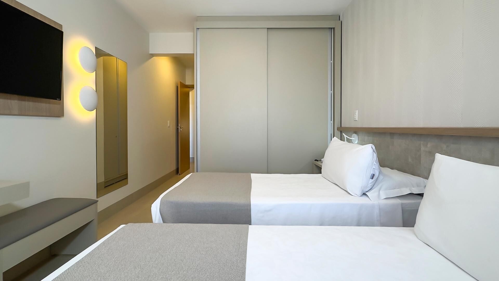 Artículos del minibar gratis y caja de seguridad en la habitación 