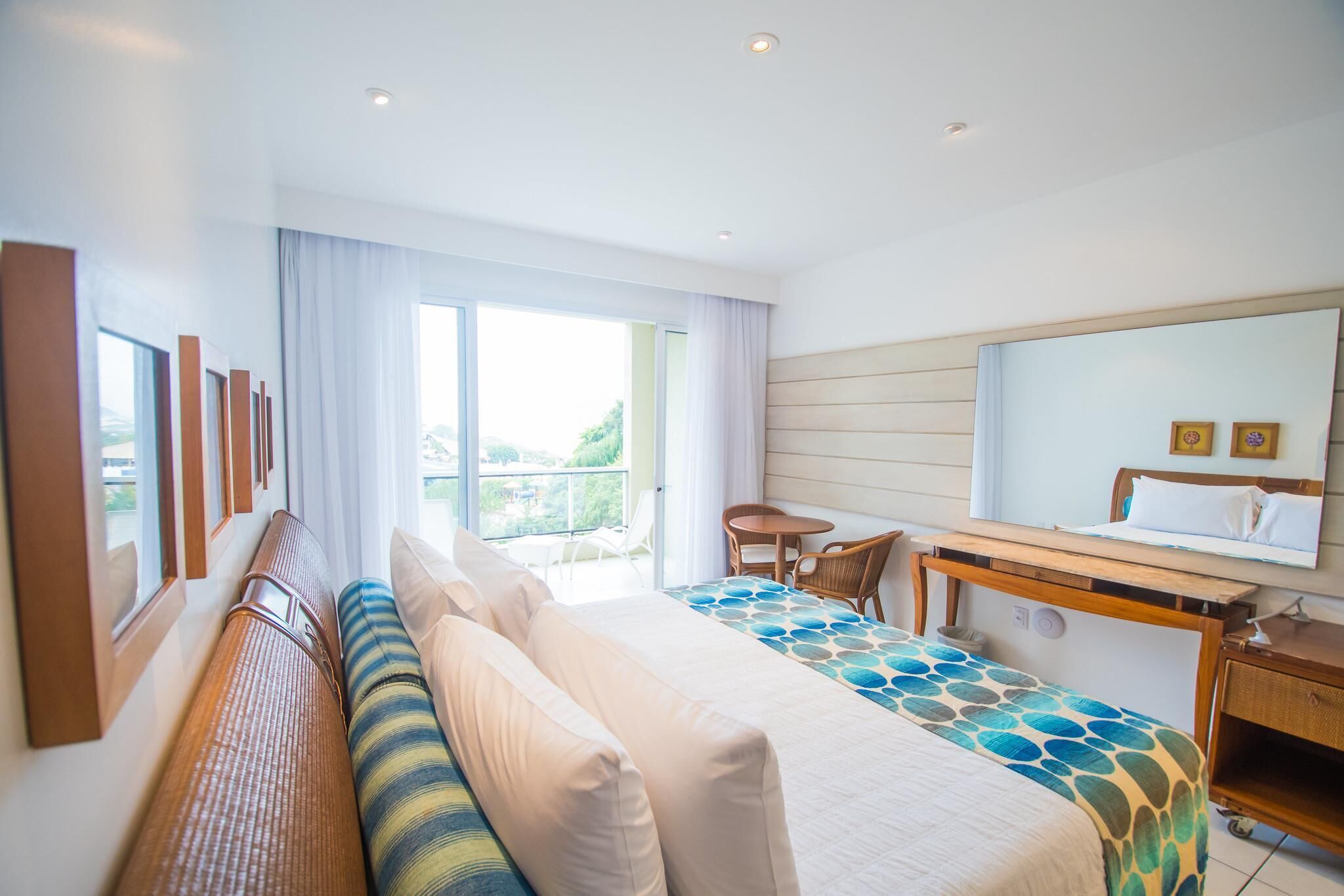 Artículos del minibar gratis y caja de seguridad en la habitación 