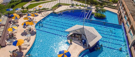 3 piscinas internas, 6 piscinas externas, guarda-sóis, espreguiçadeiras