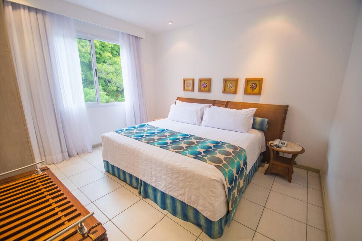 Free minibar items, in-room safe, free WiFi, bed sheets
