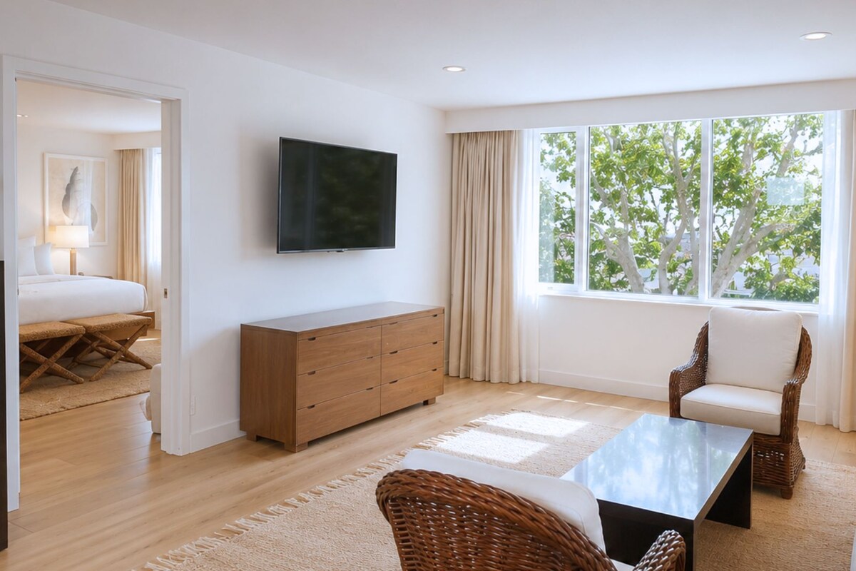 Suite, 1 Bedroom (Luxe) | Living area