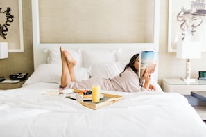 高級客房, 1 張特大雙人床 | 低過敏寢具、客房內保險箱、書桌、熨斗/熨衣板