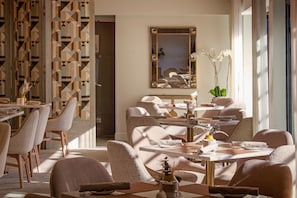 Breakfast, lunch, dinner served; Californian cuisine, alfresco dining