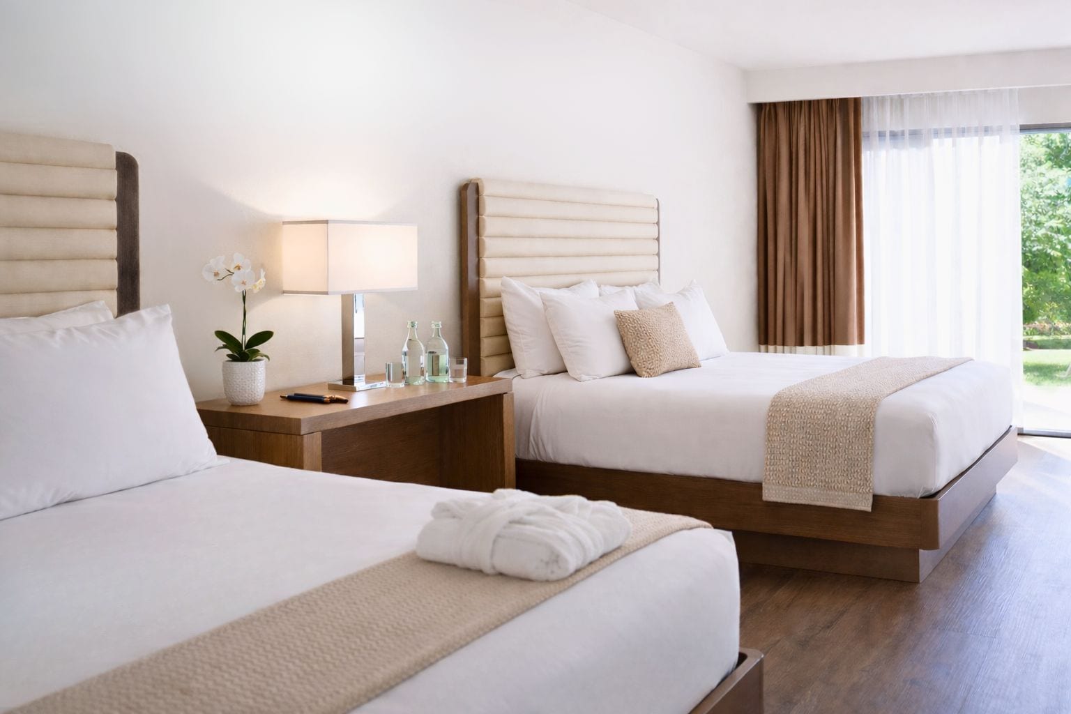 Literie hypoallergénique, coffres-forts dans les chambres, bureau