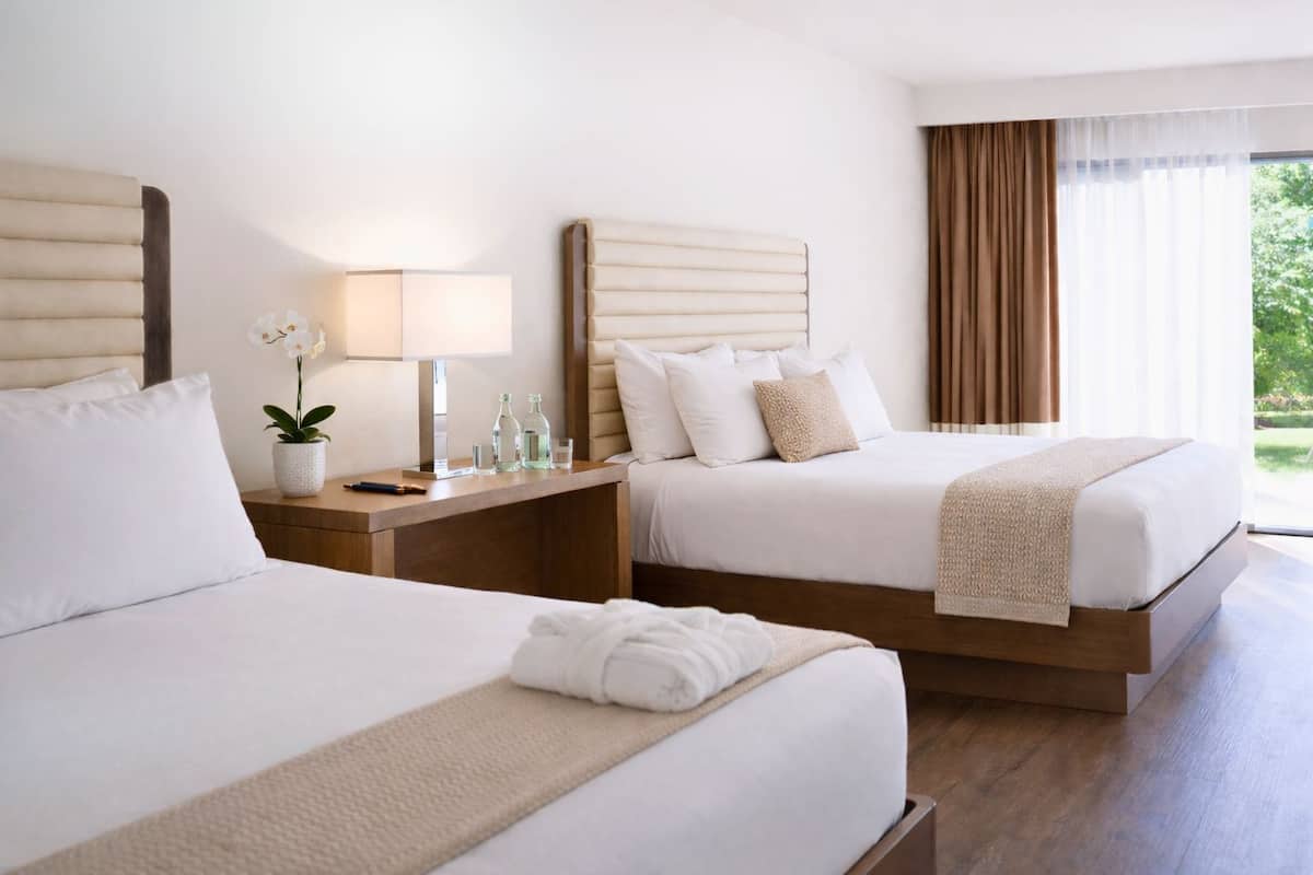 Literie hypoallergénique, coffres-forts dans les chambres, bureau