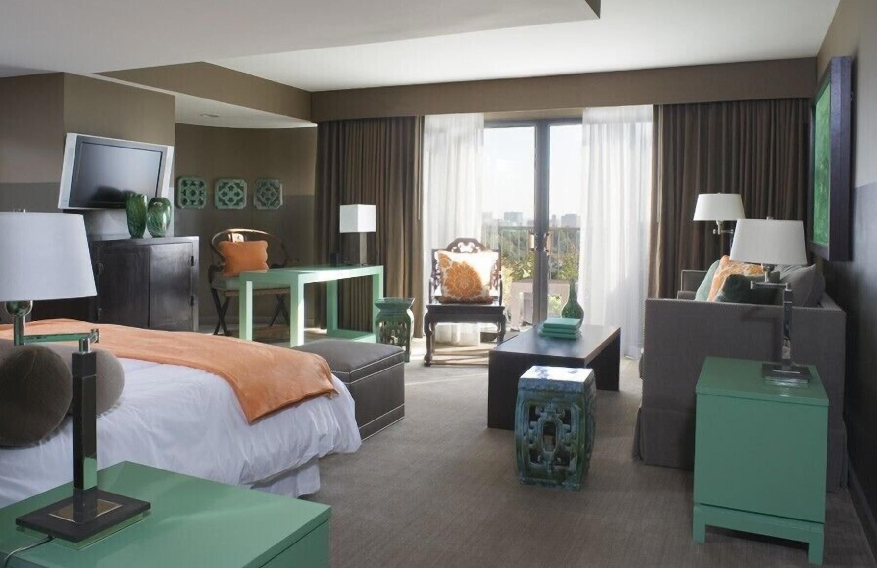 Allergitestet sengetøy, safe på rommet, skrivebord og strykejern/-brett