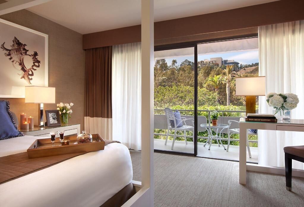 Allergitestet sengetøy, safe på rommet, skrivebord og strykejern/-brett