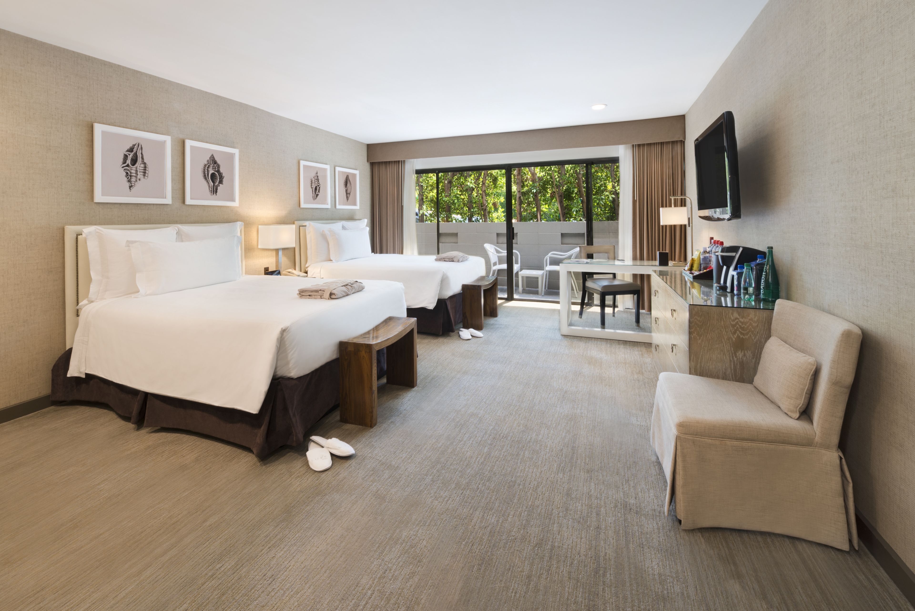 Allergitestet sengetøy, safe på rommet, skrivebord og strykejern/-brett