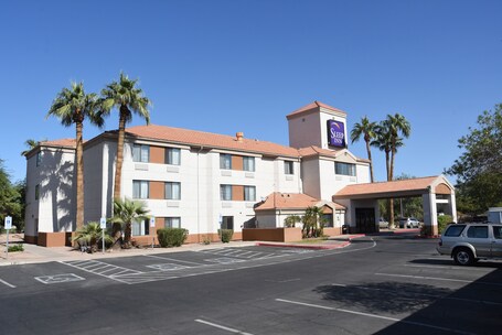Front of property. Sleep Inn Phoenix Sky Harbor Airport