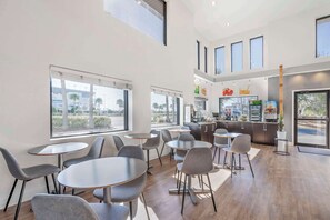 Free daily on-the-go breakfast - Quality Inn Daytona Speedway I-95 (Daytona Beach)