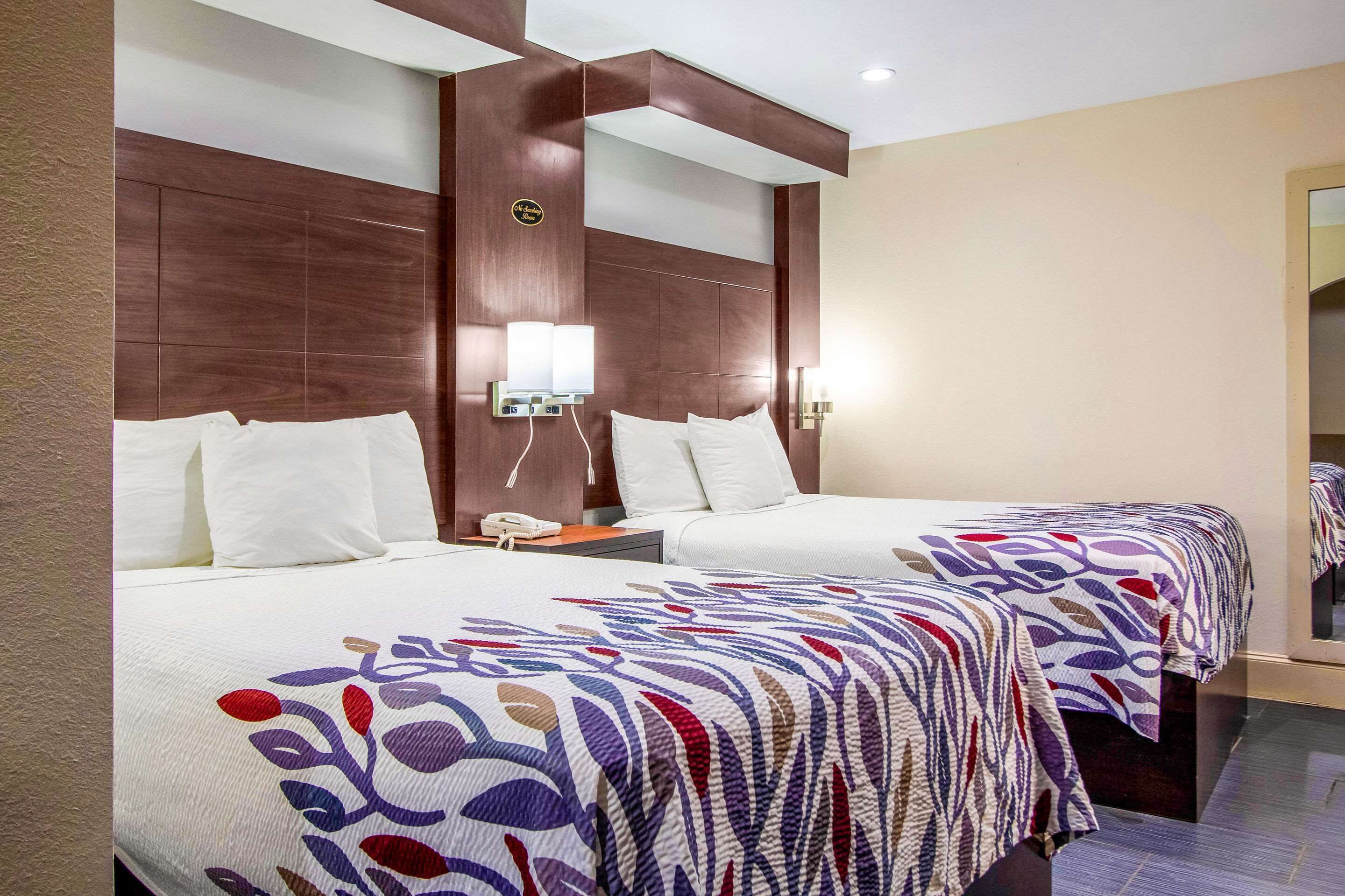 Suite, Multiple Beds, Non Smoking (Efficiency) | Free WiFi, bed sheets