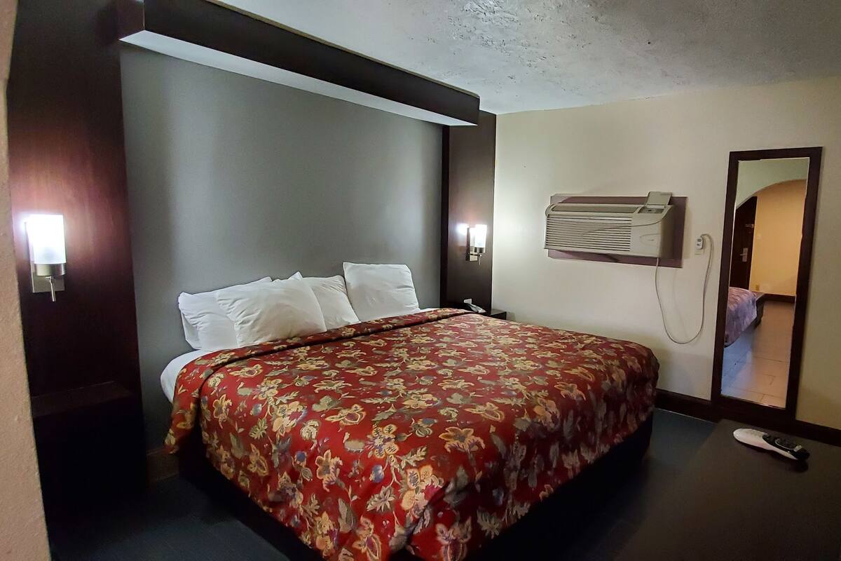 WiFi (free), bed sheets