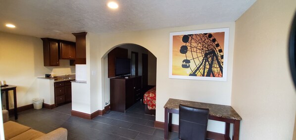 Free WiFi, bed sheets - Rodeway Inn & Suites Houston near Medical Center (Houston)