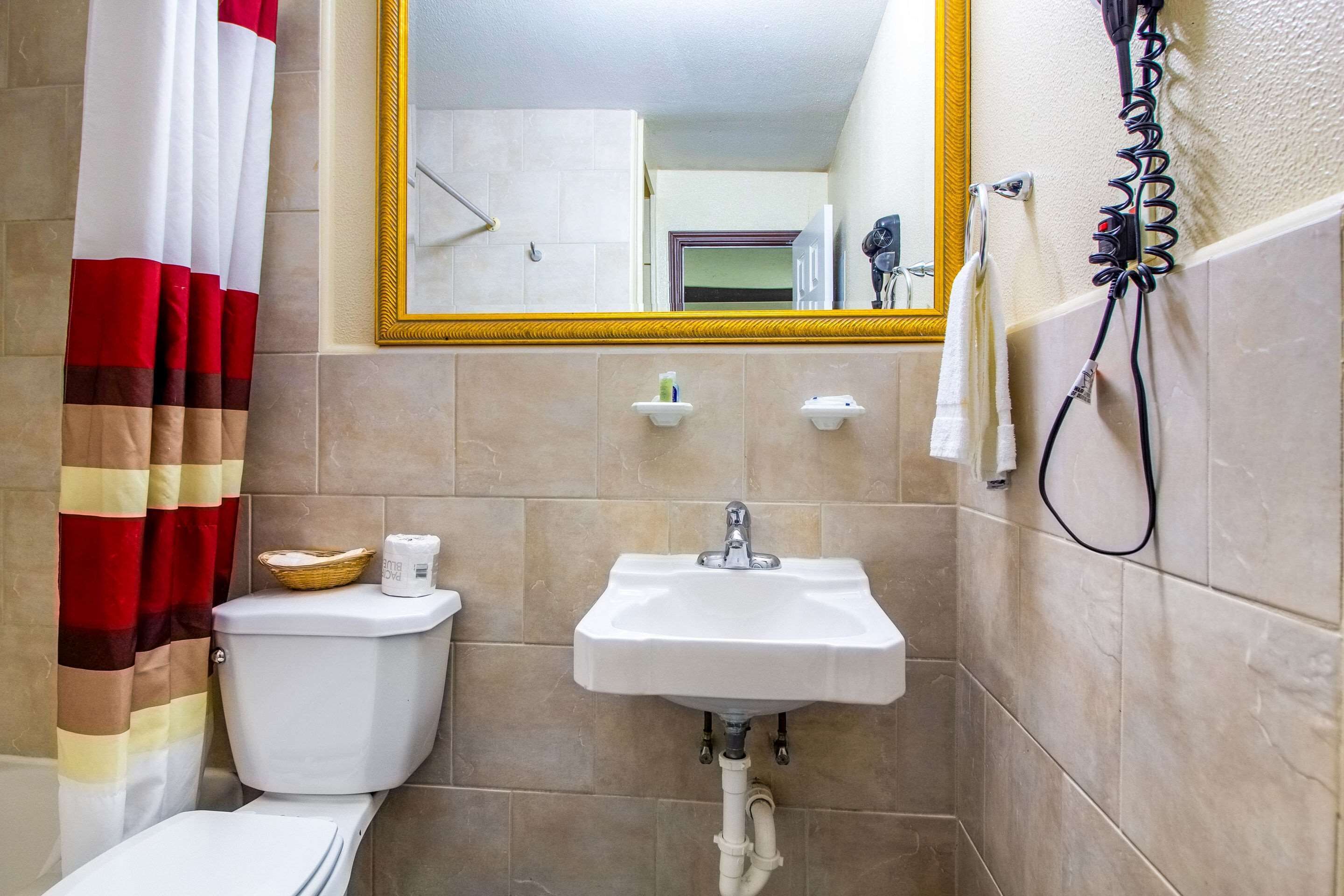 Photo - Rodeway Inn & Suites Houston near Medical Center