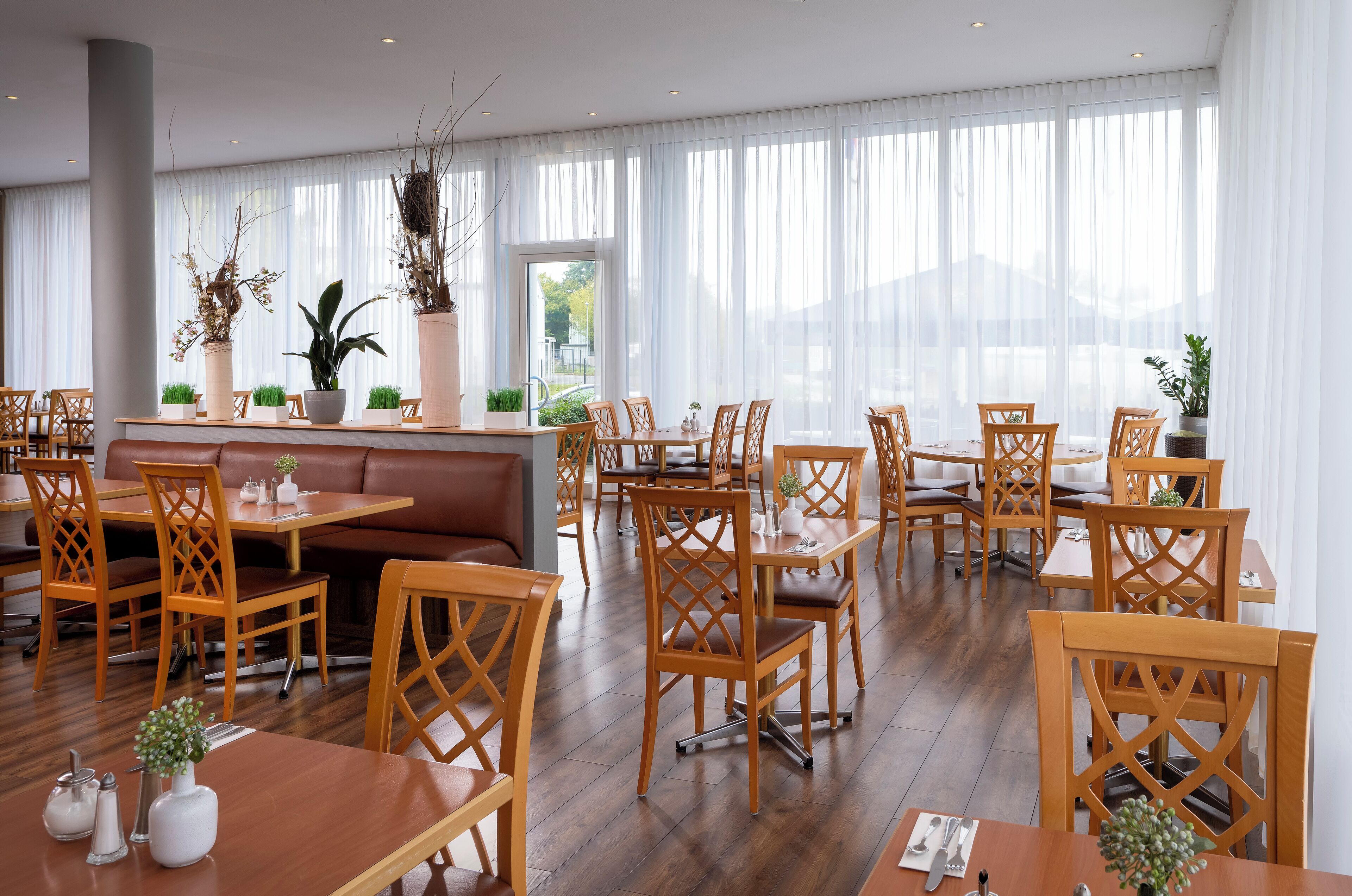 Tägliches Frühstücksbuffet (14.5 EUR pro Person)