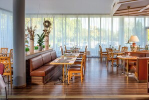 Lunch, dinner, brunch served; international cuisine, al fresco dining