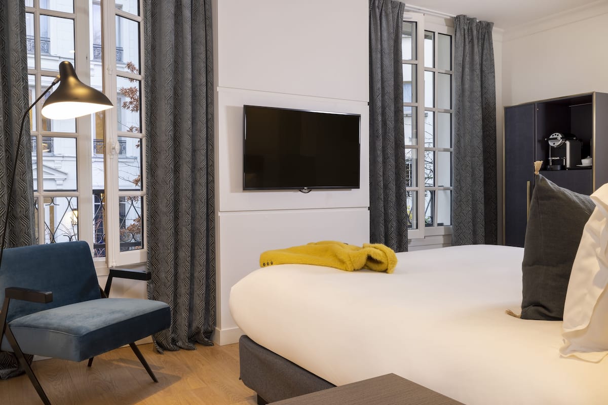 Chambre Deluxe Jardin | Minibar, coffres-forts dans les chambres, bureau