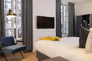 Quarto clássico | Roupas de cama premium, frigobar, cofres nos quartos, escrivaninha