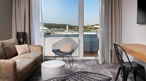 Executive Suite | Living area | 66-cm flat-screen TV with satellite channels, TV