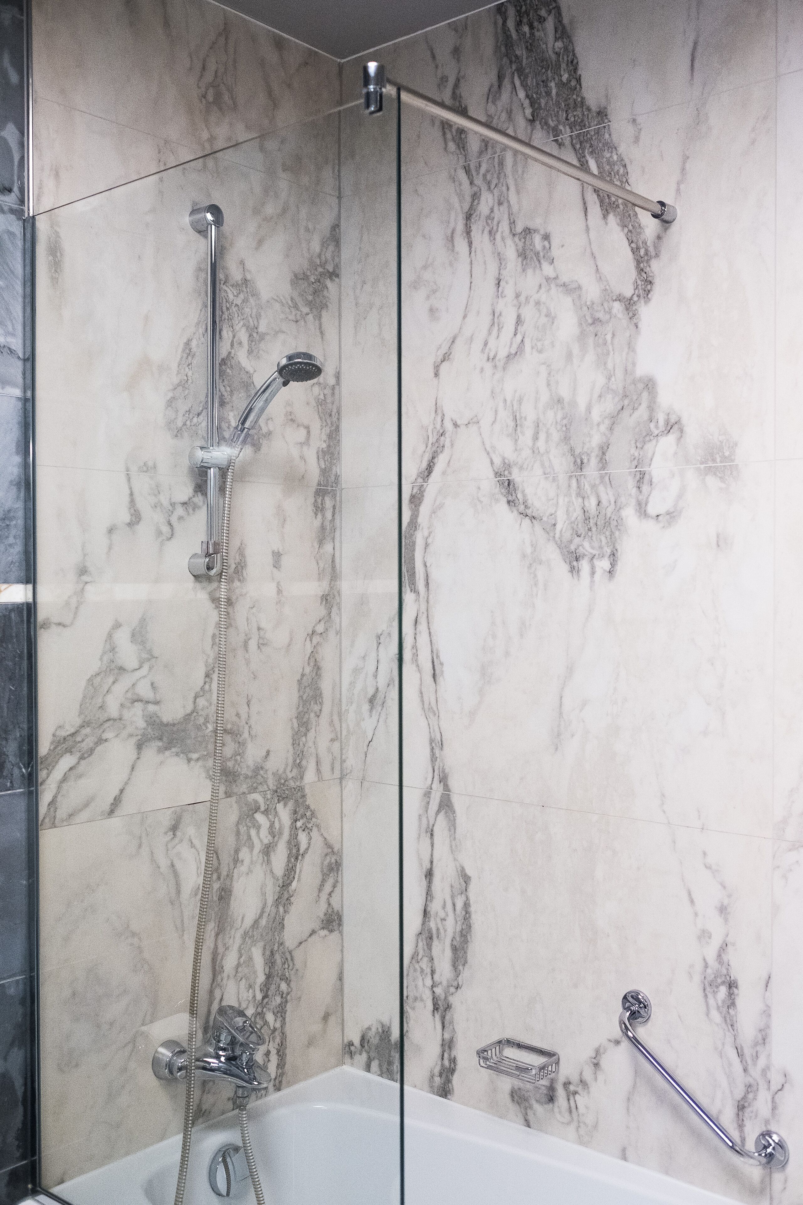 superior twin room | bathroom | free toiletries, hair dryer, towels