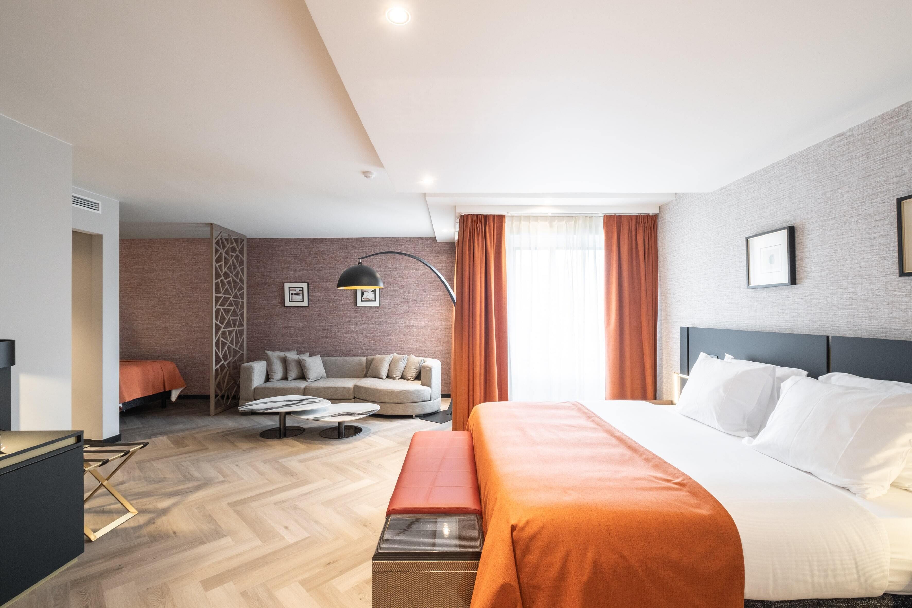 Family Room | Minibar, in-room safe, desk, blackout drapes