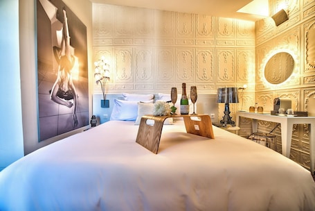Double Room, Terrace | 1 bedroom, premium bedding, minibar, in-room safe