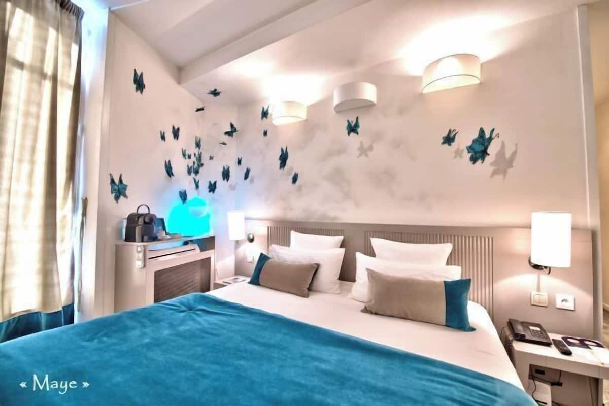 Ropa de cama de alta calidad y minibar 