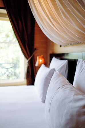 Classic Double Room | Premium bedding, minibar, in-room safe, individually decorated - Hôtel des Beaux-Arts Toulouse (Toulouse)