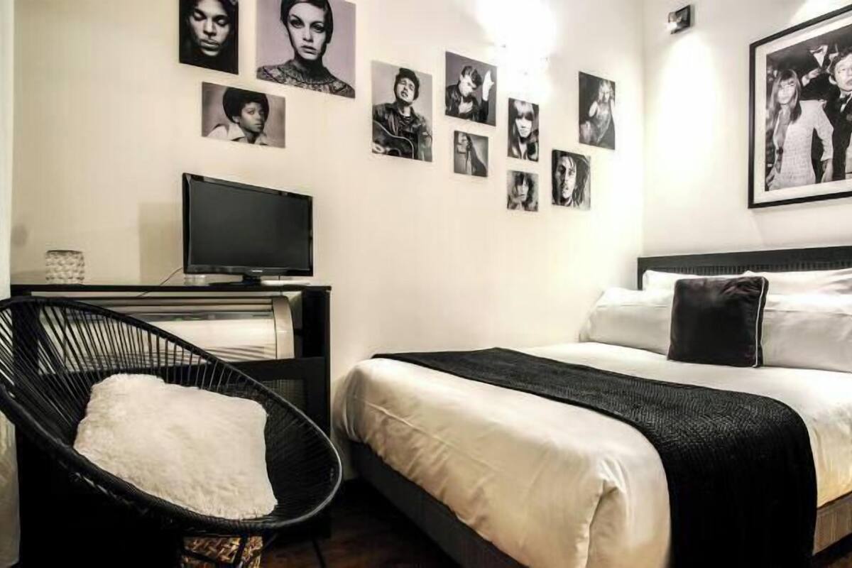 Ropa de cama de alta calidad y minibar 
