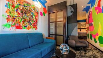 Suite | Living area | TV