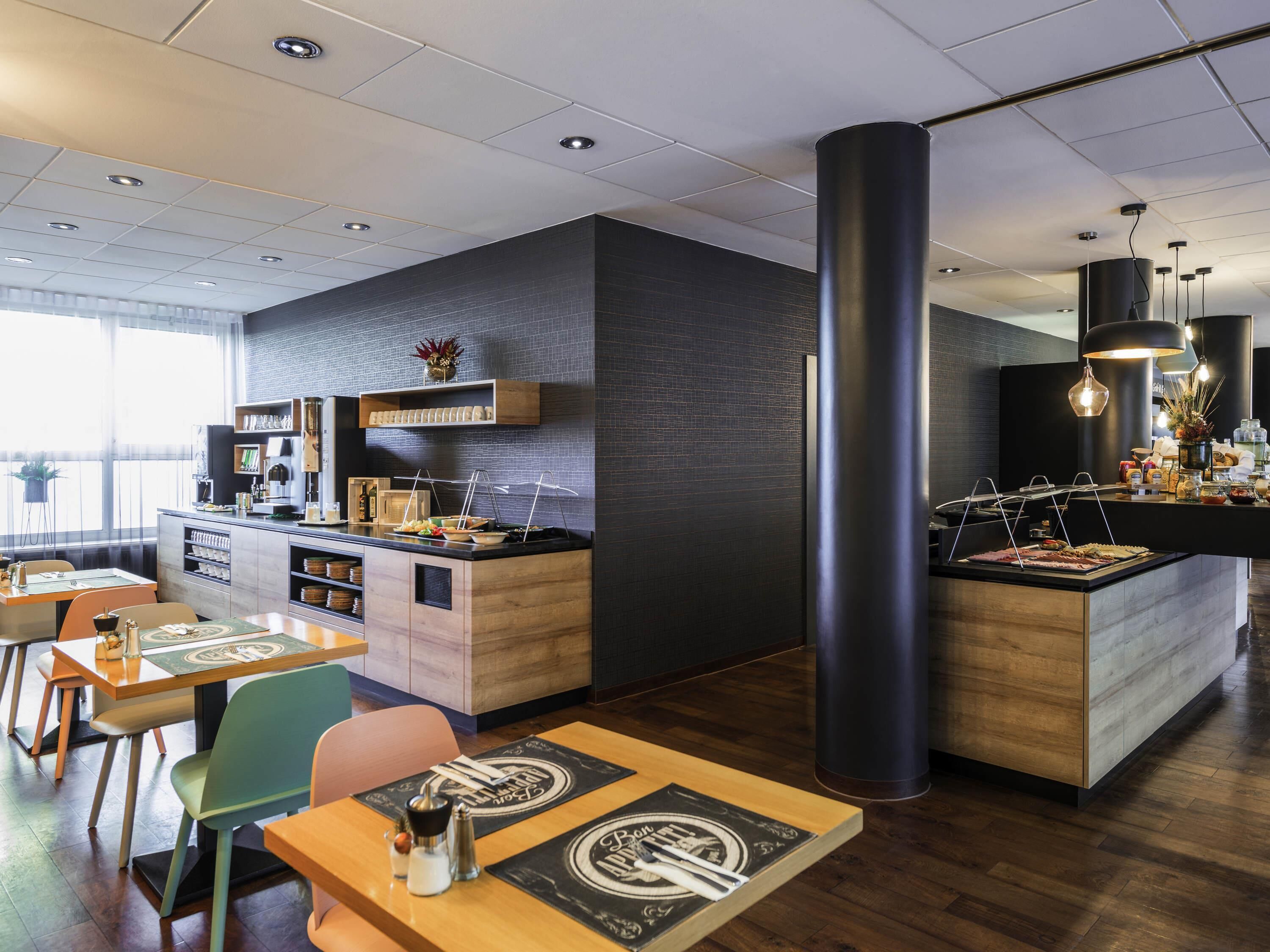Café da manhã com buffet todos os dias mediante uma taxa