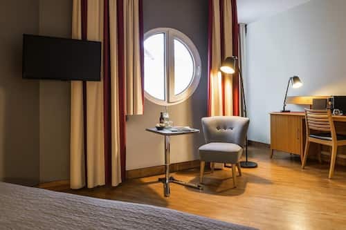 Privilege, Room, 1 Double Bed | Premium bedding, pillow-top beds, in-room safe, individually furnished