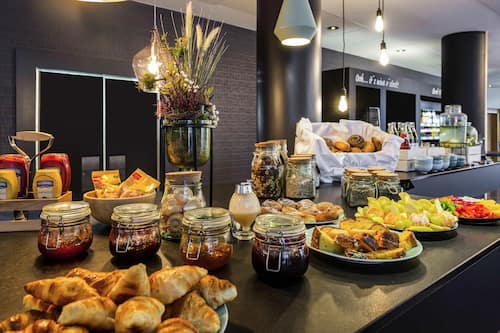 Daily buffet breakfast for a fee