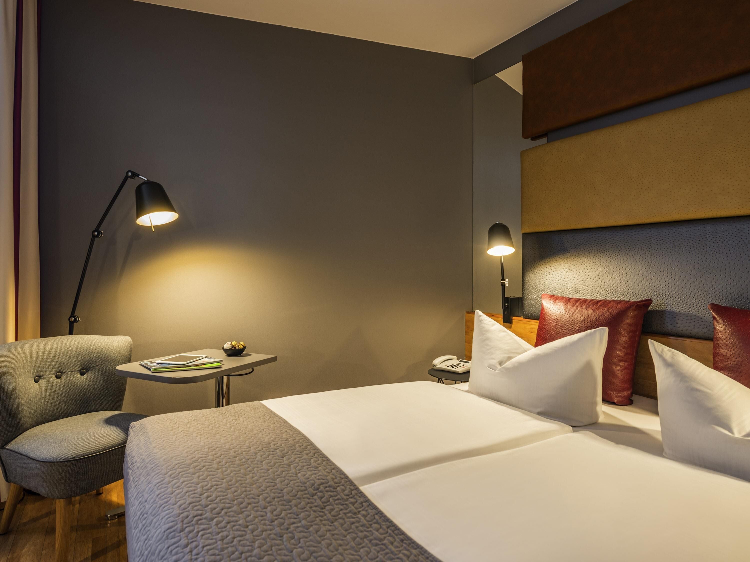 Superior Room, 1 Queen Bed | Premium bedding, pillow-top beds, in-room safe, individually furnished