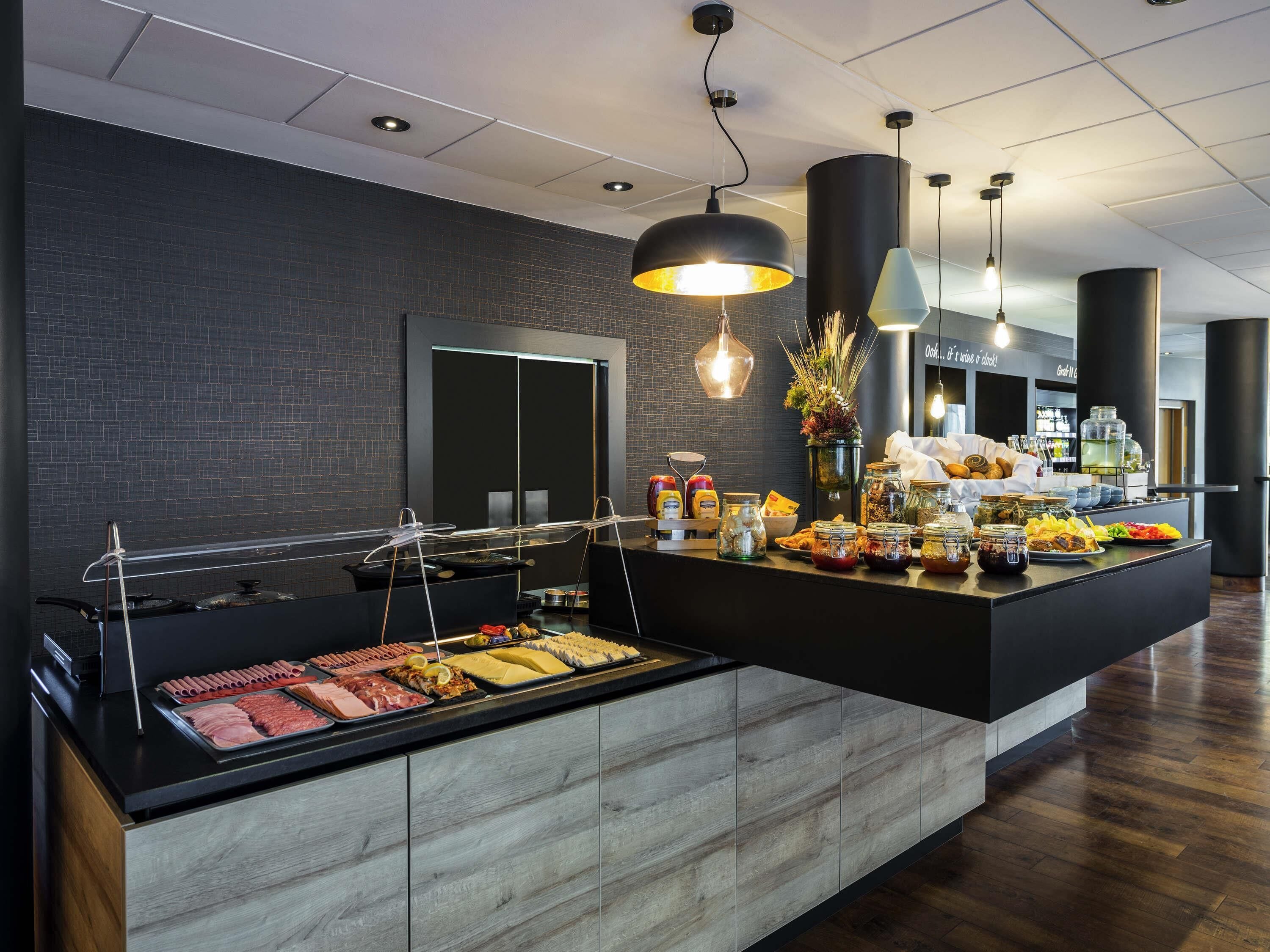 Café da manhã com buffet todos os dias mediante uma taxa