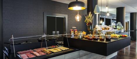 Petit déjeuner buffet servi tous les jours en supplément