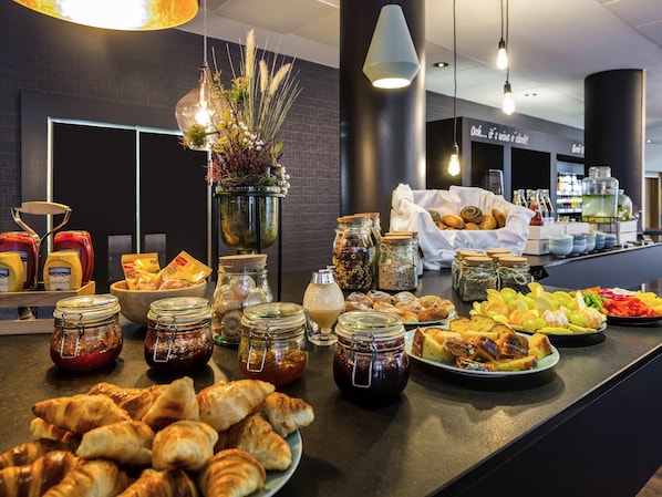 Daily buffet breakfast (EUR 21 per person)